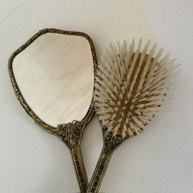 Vintage Mirror and Brush Set 5.jpeg_23244